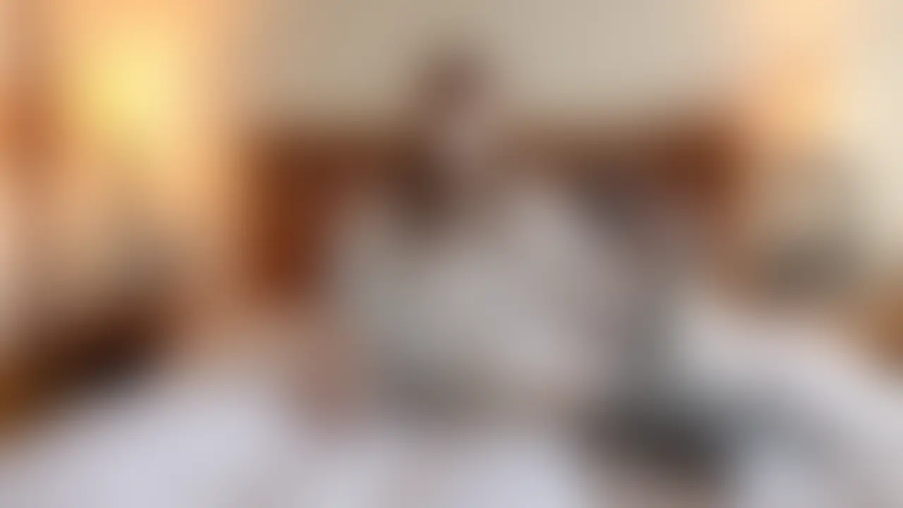 【変態夫婦|ホテルに入るとこうなる #46-2】
セクシーなゼブラ柄ビキニに生着替え😘👠
そのままじゅぽじゅぽフェラでご奉仕プレイ💋
おちんぽ咥えるの大変なぐらい興奮しておっきくしちゃってる🫣
やっぱりエッチなコスって興奮するよね💕
ずっと楽しめるセックスしたいから、おちんぽイライラさせるコスでこれからもいっぱい生セックスしよーね💘 (2/2)