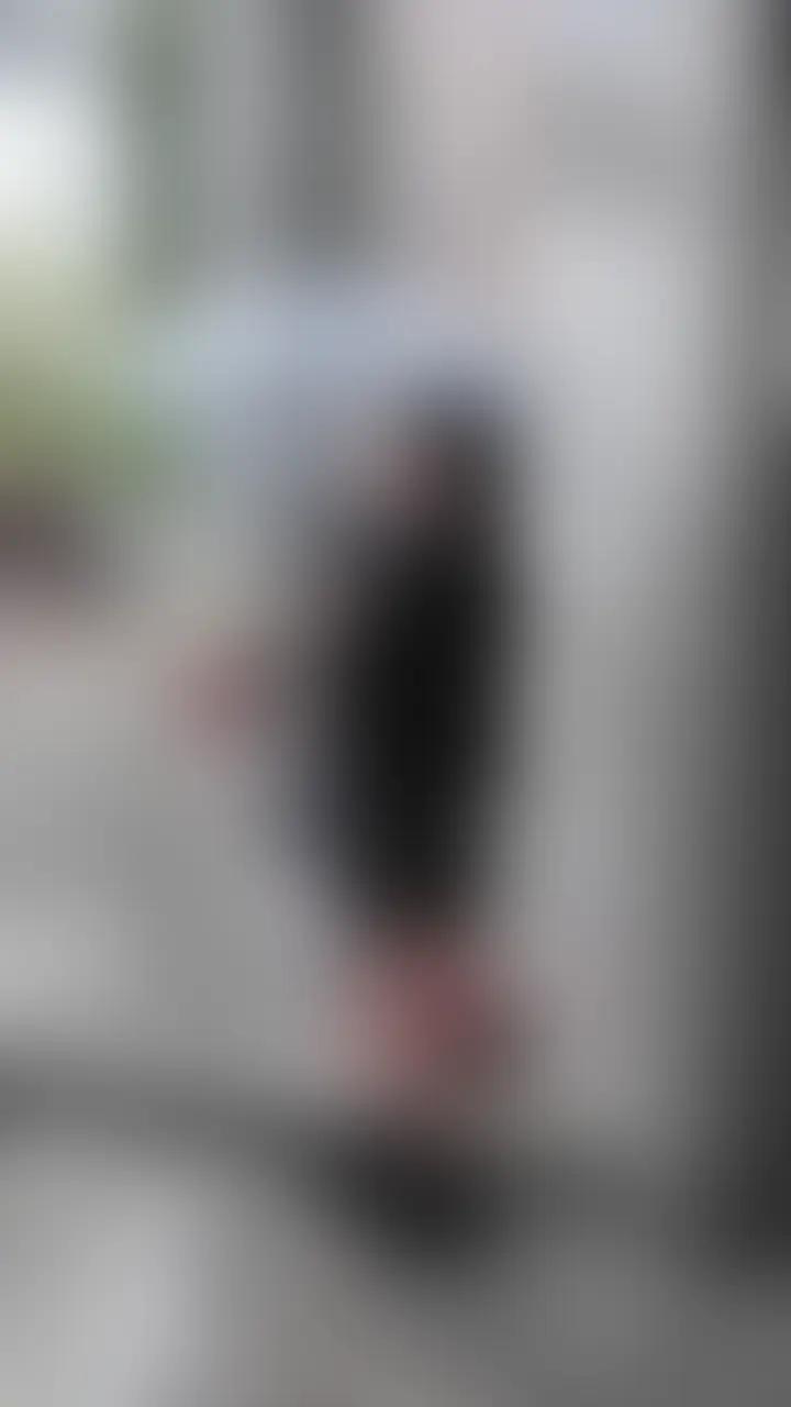 【本編】#004 ちさ
エロそうな雰囲気の女性がいたので、すかさず声かけ。
色々話を聞くとかなりノリが軽そうでした。
最近はバイト先の友達と1年以上も遊んでるとのことw
中々えちいシチュエーションですね~
動画内容は年下イケメン君とホテルでお〇を飲みながら
いちゃハメを楽しんじゃってます!
お相手のチンポと乳首も舐めまわし、自分から腰を振りまくっちゃう肉食っぷり。
あの顔で床上手とか相手が羨ましすぎます~( ;∀;)
しっかりイケメン君の精子を自分の膣の中に搾り取って満足げなご様子でしたw (2/2)