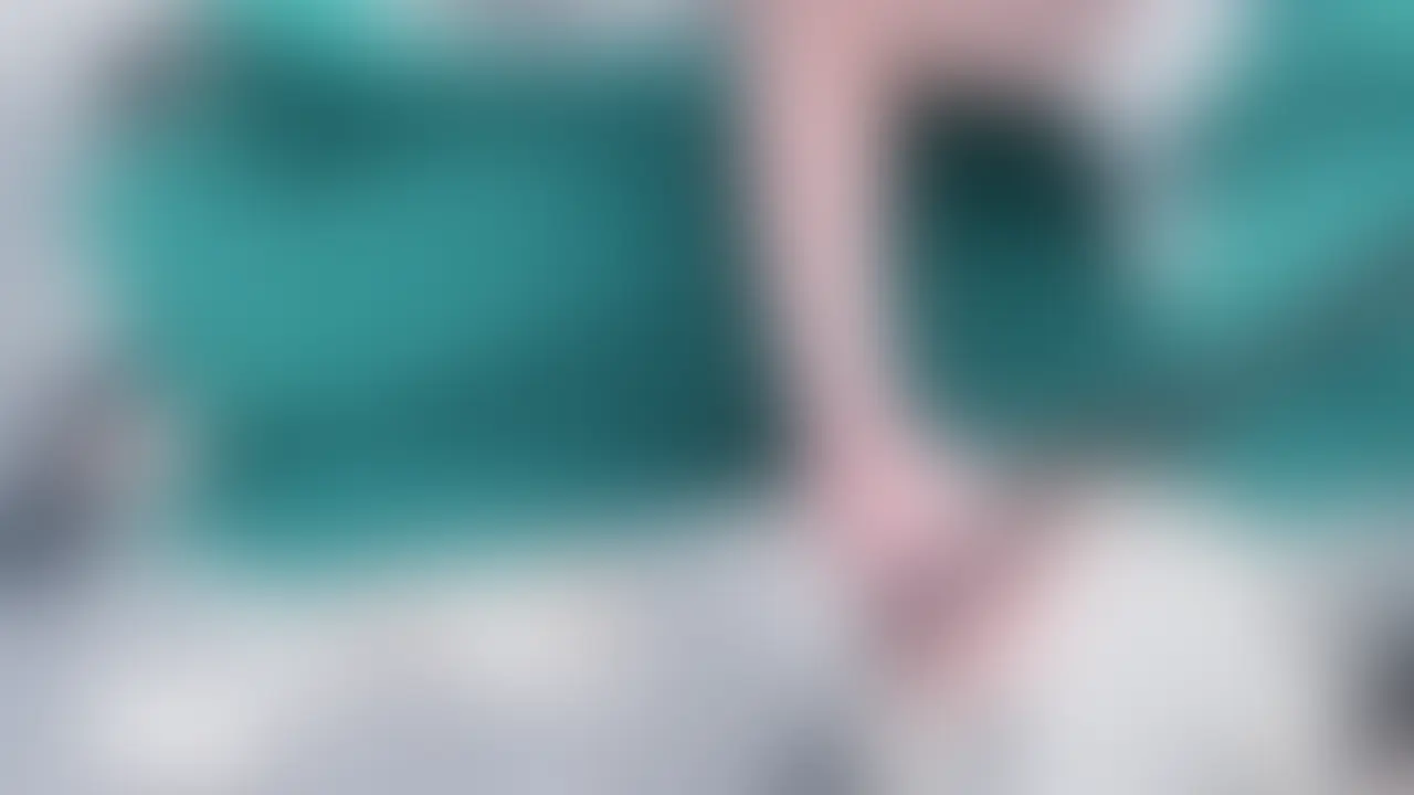 【24歳、都内で数学教師として働くE先生をNTR】
「なかなか分かってもらえないです…笑」と、毎日学校で数学を教えているというE先生👩🏫
若手ということもあり学生とも仲良くしているそうで、男子からはたまーに変な目線を感じることもあるそう笑
教師なだけあって普段は真面目な彼女ですが、プライベートでは彼氏とイケないという悩みが…アキハとならいけるかもと思い、応募してくれたとのことです。
最初は本気でイケるか不安がっていた彼女も、最後には白目をむいてアヘ顔でイキ狂い…
「生徒が知らない教師の夜…」学生時代の記憶が蘇り、最高の妄想ができる作品です。
⚠️彼氏or生徒バレで即削除します⚠️
🎁いいね/ブクマしたスクショをdmしてくれた方から抽選で、未公開動画プレゼント!何度もチャレンジしてくれている方々ありがとうございます! (2/2)