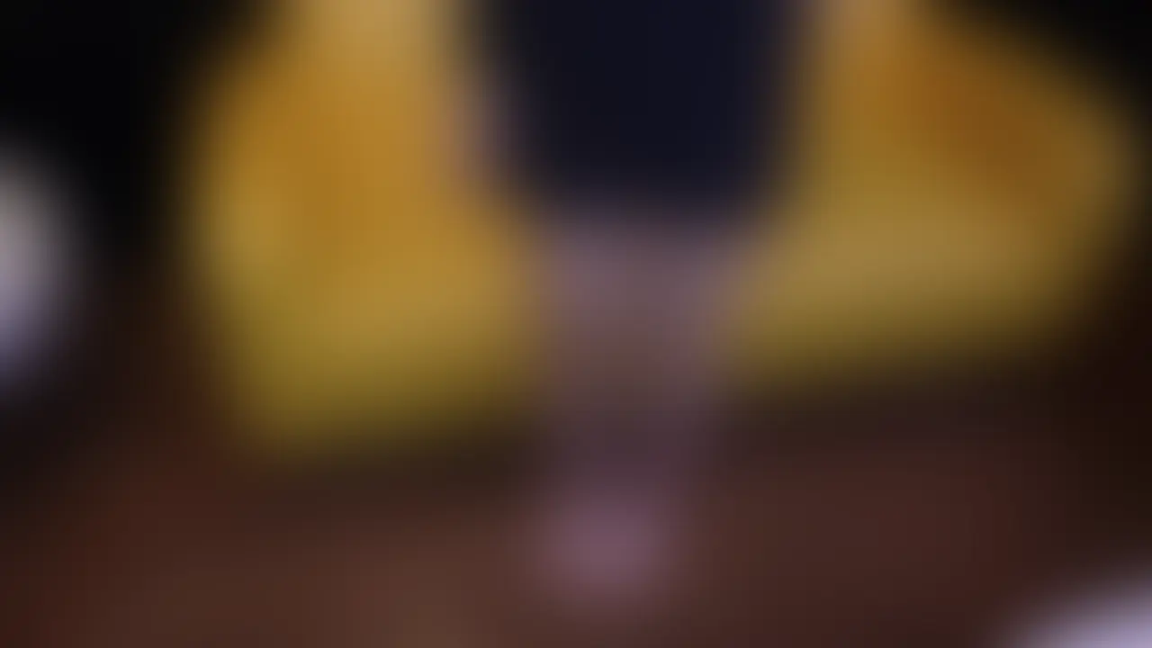 SNSで見ていた顔って、
画面越しだと可愛いだけだと思ってた。
でも、実際に会った瞬間にそれが全部覆された。
19歳とは思えないくらい綺麗で、
目が合っただけで呼吸がひとつ止まるような子だった。
最初は照れながら話してたのに、
触れた途端に雰囲気が変わって、
柔らかい胸のラインや、甘えるみたいな仕草が全部エロくて、
何度も名前を呼びながら身体を預けてくる。
フェラが好きな子って、
目の使い方や息づかいが素直で可愛くて、
そのギャップに完全にやられた。
最後、抱き寄せたまま息を整えてる横顔が綺麗すぎて、
この夜を簡単に忘れられそうにない。 (2/2)