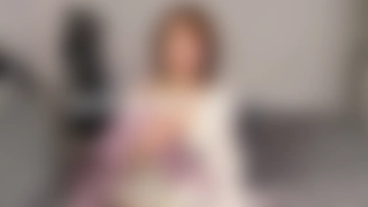 浴衣可愛すぎて写真撮ってたらムラムラしてきてさ〜。
Youtubeも公開したんやけど今までで一番乱れちゃったからBANならんといいな〜🥺

てかお兄ちゃんがいないときって開放感やばくて日頃のムラムラが爆発してやばい！！！！
しかも最近マイファンズのモザイクめっちゃ薄くできようになったしそれ考えるとすぐに濡れてきちゃうねんなあ。思い出したら今もやばいもん。

浴衣の上からコリコリしたり、M字になってびしょびしょに濡れてるぽまんこくぱぁって広げてクリ触るの気持ち良すぎて。。。。

夏祭りで知らないおじさんに草むら連れて行かれて胸鷲掴みにされてえっっっっっっっなことされたいいいいいいいいい

=====================

特典送付期間終了しました🥺
特典大好評でめちゃくちゃ嬉しかったニダ😭🍉またやるにー！

=====================

【初！購入特典プレゼント】
↓購入特典の受け取り方🥺↓

①この投稿を【いいね＆保存】
②コメント欄に【おちんちんびろーん】とコメント
③DMで【みお変態】とメッセージを送信❣️ (2/2)