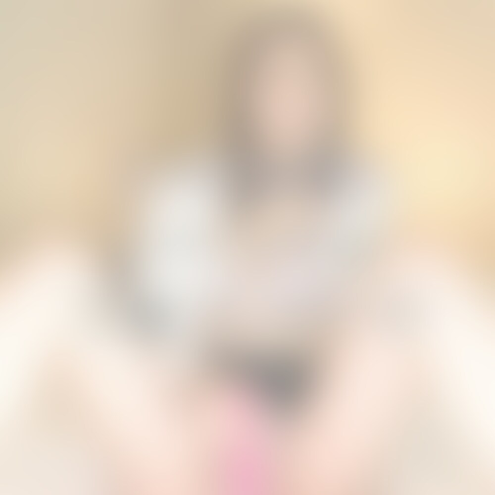 スケスケの下着ごしに♡🔞…
,,,,,,,,,,,,,,,,,,,,,,,,,,,,,,,,,,,,,,,,,,,,,,,,,,,
こんばんは.ᐟ
ゆいです♪
 
もうすぐ今年の4分の1が終わりとかびっくり😳
時間過ぎるの早すぎてあせってます🥹

今日はフォロワーさんからもらった
スケスケの下着とお気に入りのおもちゃで
い〜っぱいおなしてみたよ💖
 
ゆいのア⚫️コがどんどんヌルヌルになって
丸見えになっちゃいそうで恥ずかしい…///
 
フル動画の最後には、
ゆいのイキ顔をたっぷり見れちゃいます❤️

今日もあなたと一緒にイキたいなぁ🥰 (2/2)