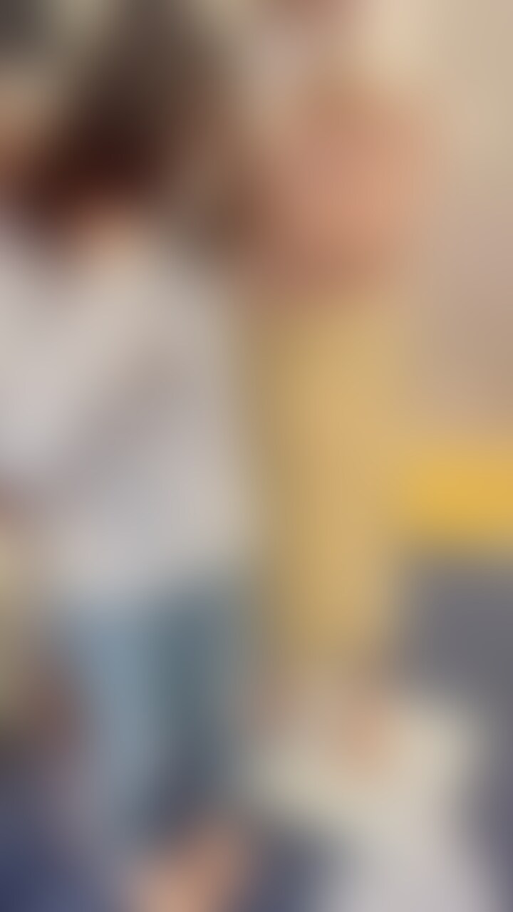 運営に消された?動画さてさて、先ほどの1人でマンションに入ったゆうがどうなったかというと、部屋に入るとそっこーで、3人の男に囲まれて、首輪をつけられ、そのまま着衣のまま○○○されて速攻の中出し。これはかなりやばい。私はオーナーさんから送られてきたこの動画を見ながら外の車の中でシコっています。 ゆうは完全にオナホ状態。 #人妻 #素人 #寝取られ #NTR #他人棒 #3P #複数プレイ #フェラ #イラマ #中出し #性処理 #肉便器 #オナホ #お掃除 #10分以上 (2/2)