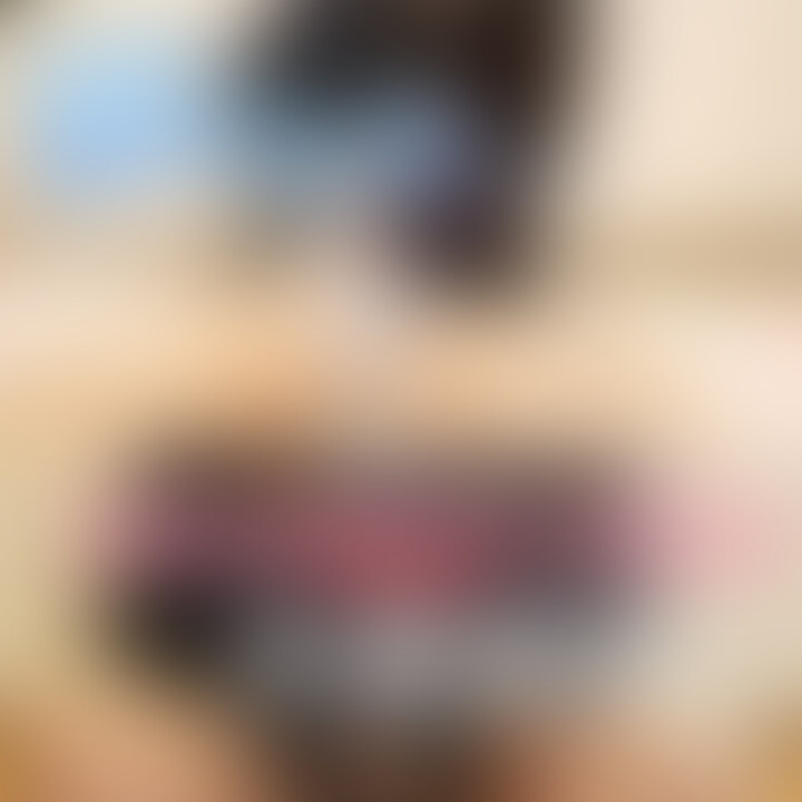 オナニーしてるのに夢中でおしっこしてるのに気づかなかった... (2/2)