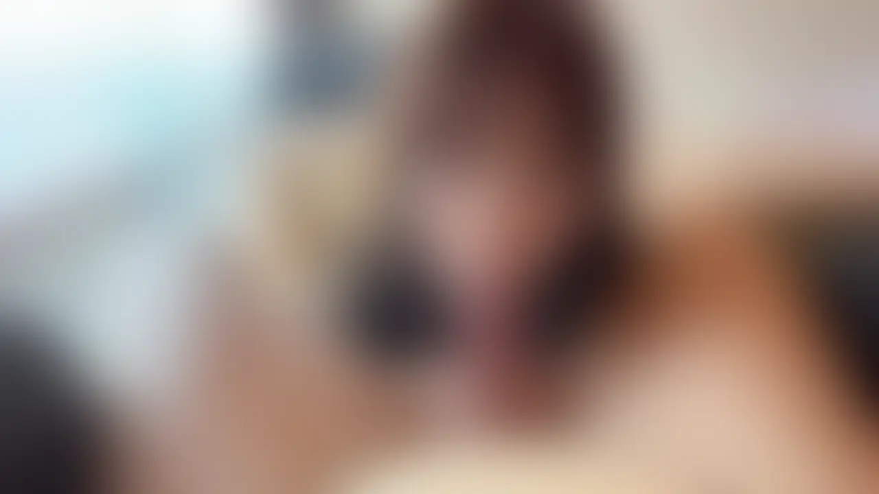 右上の「🩷いいね」と「保存」押してから動画見てくれると嬉しいです♡
=====================================
🐰浴衣で❣️　全編🐰

こんにちは、みらいです🐰
浴衣で❣️の全編版です。 熱海の街を探索し、お部屋に戻って。。。
浴衣姿の私にセフレ君の視線がどんどん熱くなって、浴衣の合わせ目が少しずつ乱れていくのが分かって。
スレンダーな私の身体に彼の手が触れるたび、美脚を絡めながら、気持ちも高まっていって…
20歳の女子大生の素の表情、全部見てほしいな。👘💖 (2/2)