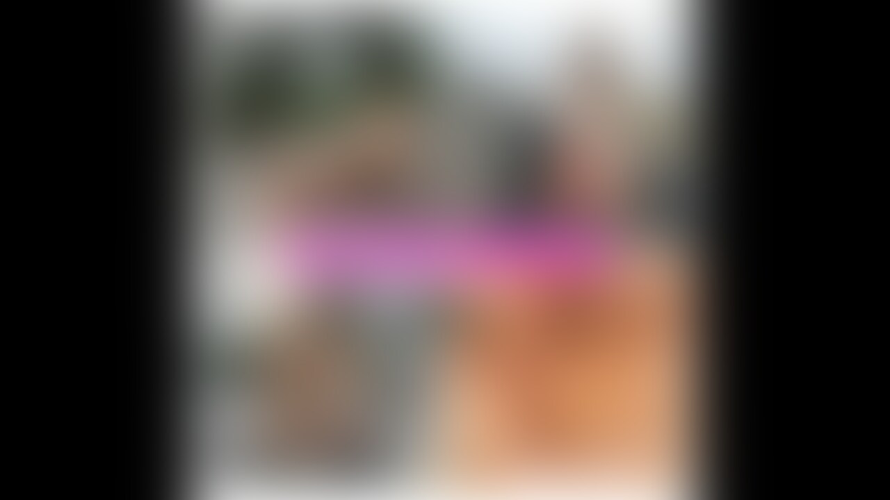 18分59秒 2022年12月分長編動画1です❤️
前半は少し大人しめの野外露出を3本収録✌️😄
大人しいとは言え、うちっぽさは出たかなーと思ってます😘
最後は室内での4P❤️❤️❤️
今回のテーマは激しいおセッセ😍
ワキコキや足指舐めまでされちゃったし、イラマで根元まで咥えさせられたり、とにかくいつもより濃いおセッセですよん♥️♥️♥️
是非お楽しみくださいね〜♥️ (2/2)
