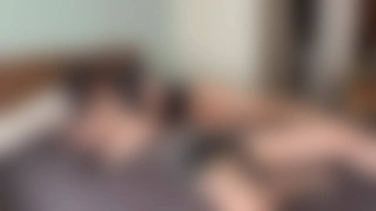 【本編】処女19歳と翌朝セックス
学生の時らか動画見ておかずにしてきた子が19歳になって初めてをくれるために飛行機に乗って会いにきてくれて処女ながらギャンギャン喘げるおなほに開発してサチャ専用マンコに
また来月会いにきてくれるので
お楽しみに (2/2)