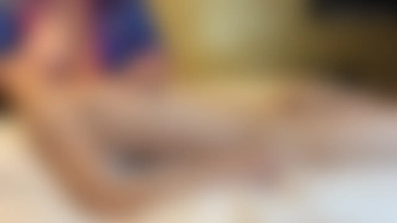 ベビーオイル使ってひざまくら授乳手コキしたよ✌️
 
 乳首さわったらM男くんびくびくしてて可愛かった😍 (2/2)