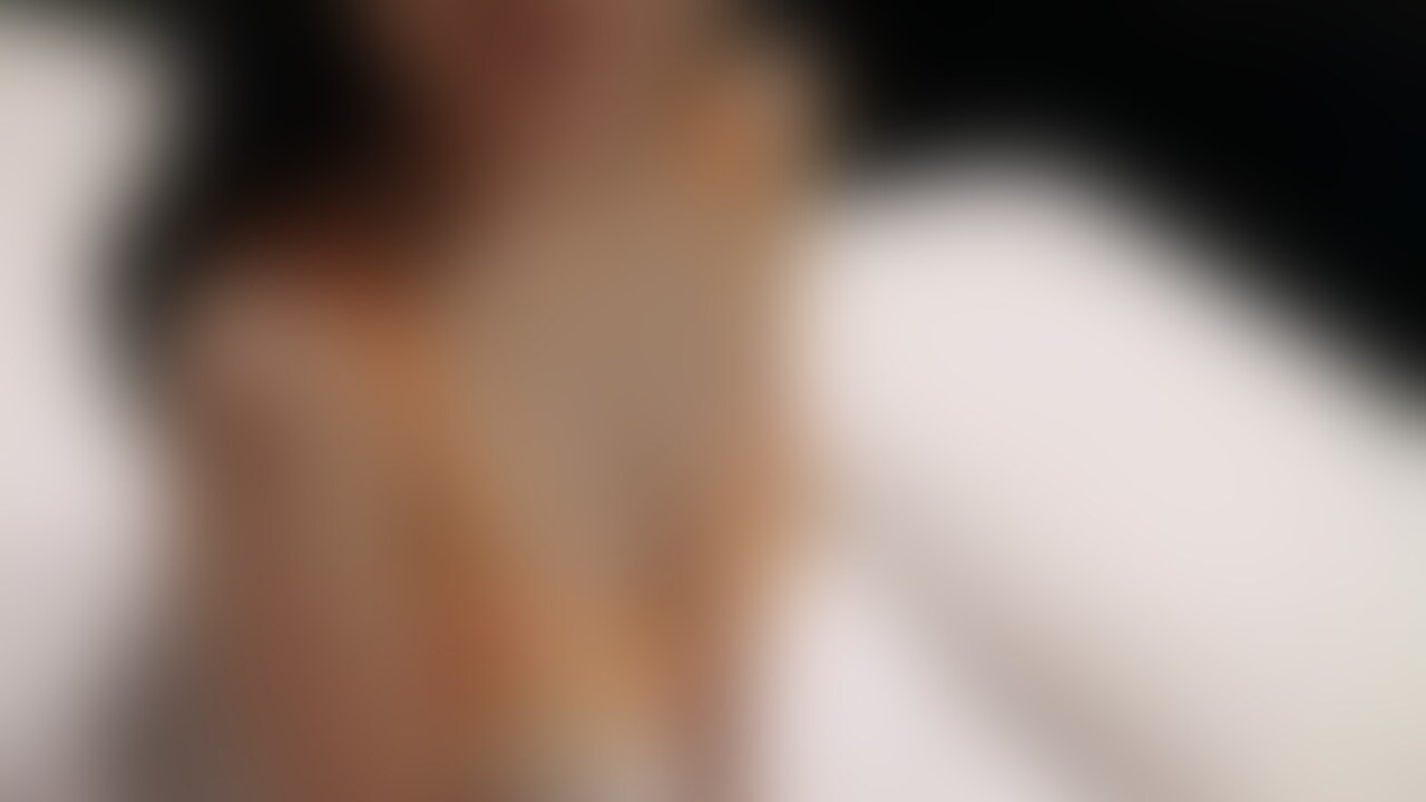 ビビッドなオレンジのランジェリーで着衣セックス!巨乳人妻が手コキフェラのご奉仕します。フィニッシュはエロい腰使いの騎乗位です (2/2)