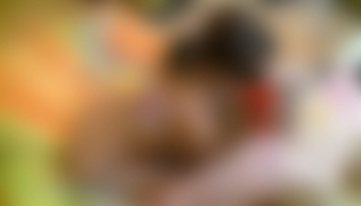 モモンガ○○○リフレでは裏オプのテクニック向上の為に僕が気に入っている女の子達に「中出し性行為実技研修」と
「フェラチオ実技研修」をやっています!!
今回ご紹介する○○○も裏オプ実技研修で僕に呼び出されて・・・・
実はこの動画の前に実技研修と称してガッツリ中出し性行為もやっちゃってますwww
ですので今回の動画ではいきなり全裸ルーズソックスの姿!
しかも1回中出し射精しているハズなのに速攻元気でカチカチになっているチンポ!!
スレンダーで日焼けし薄ら残る水着の日焼け跡が興奮しちゃうんですよね~www
そんな○○○のフェラチオ実技研修ですが最初は髪型を何もしないでフェラチオをしてますが撮影で顔が隠れちゃうので
後ろで縛ってのフェラチオに変更(動画中では顔にボカシが入ってますスミマセン!!)
そして僕のチンポにネットリしたフェラチオをしてくれる○○○!
その子宮内には僕の精子達が元気よく泳いでるんですから最高です!!
その極上フェラチオに僕のチンポも段々我慢できなくなり○○○に射精中も口を動かすように指導し口内射精へ!
フェラチオで射精する時に口を絶えず動かしてもらう射精は皆さまにも超お勧め!
射精開始で敏感になったチンポへの更なる刺激で射精の勢いも快感も倍増!
そうすると凄い量の精液が出る出るwww
その射精シーンも動画後半では3ングルからの動画で見られちゃいます♪
射精が終わり口内に溜まった精液を灰皿にドロ~っと垂れ流す女子○生
その量を見ればお判りになると思いますが2回目の射精なのに凄い量の精液を出しちゃってますwww
まだ射精の余韻でピクピクしてるチンポへお掃除フェラをするように指導しお掃除フェラをする○○○!
こうしてモモンガ○○○リフレの裏オプ実技研修は終了したのでした♪
今回の動画は30分37秒にも及び長編フェラチオ動画となります♪ (2/2)