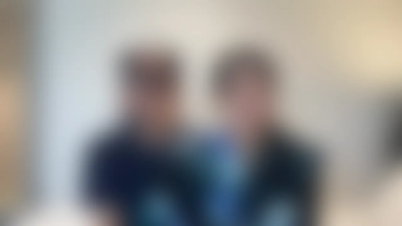 初めての外国人NTR/完全顔出し前編

今週末配信予定の動画の前に、ぜひ見ていただきたい作品です。

人生初の外国人との寝取られ

出会いは、妻のXに届いた一通のDMでした。
南米ペルー出身の外国人男性。
やり取りはすべて、妻に任せていました。

そして迎えた当日。
正直、私たち夫婦には不安がありました。

「本当に会えるのか？」
「冷やかしじゃないのか？」

……ですが、現れたのは
とても紳士的で、優しい雰囲気のペルー出身の男性。

安心したのも束の間、
妻は彼の自然なリードに、
ゆっくりと、確実に堕ちていきました。

👘 初の浴衣プレイ収録

最初は優しい愛撫から。
嫌がる素振りを見せながらも、
浴衣の間に手を入れられ、感じ始める妻。

徐々に、下へと責められていき
私は手を握られたまま、
クンニで絶頂してしまう妻を見ていました。

声は、普段よりも明らかに大きく。
嫉妬が、止まりません。

そしてベッドでは……

・浴衣の下に手を入れられ、いやらしく悶える妻
・優しいクンニで、旦那の手を握りながら絶頂する妻
・抑えが効かず、普段より大きくなる喘ぎ声

見どころ満載の一本です。

そして1年後、再会。

理由は、妻のこの一言でした。

「また、会いたい」

その言葉を聞いた瞬間、
旦那の股間は熱くなり、
嫉妬で胸が張り裂けそうになりました。

今週末、外国人NTR再会編を配信予定です!! (2/2)