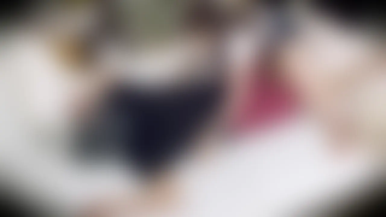 【通常盤】
秘密の映像解禁…。フェラで終わるはずが、男性の欲望爆発→衝撃の濃密SEXへ。。［1038作品目］


こっそり仕掛けたカメラに映ったのは、予定外すぎるリアルな展開…。

フェラで気持ち良く終わるはずが、男性の欲望が抑えきれずに爆発!!

そのまま流されるように本気モードへ突入して――
衝撃の濃密SEXが記録されてしまいました＞＜

背徳感と臨場感たっぷりの「秘密の映像」、ぜひ体感して下さい…。

時間は、33分2秒です。 (2/2)