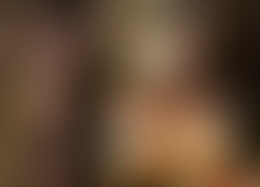 この子は20歳前後の女子大生の方でした。

白くてきめ細やかなお肌に引き締まったスタイルが素晴らしいですね。

まずはいつも通り背面をオイルたっぷりでマッサージしてあげます。

座らせて後ろから入念にお胸のマッサージ。

恥ずかしそうにお胸を隠しておられましたが、マッサージの説明をすると恐る恐る手をどかしてくれました。

ツンと上向きで美しいお胸の乳腺に沿って揉み上げるようにゆっくりと流します。

「こんなところマッサージされるの初めてなんで…」と少し恥ずかしそうにしておられましたが、乳房の下部には老廃物が溜まりやすい旨を説明してねっとりと揉み上げて流していきます。

少しでもリラックスしていただくために雑談を交わしながら不自然に思われないようにそっと指を乳首に這わせていきます。

色素が薄めなピンク色の乳首は徐々に硬く勃起していき、「くすぐったいです…」とウットリとした表情をしていて愛らしいかったです。

鼠径部の際どい部分に指を這わせてマッサージしてあげながら少しずつ指をアソコに近づけていきます。

身体を少し反応させながら「ちょっとくすぐったいです…」ともじもじしておりましたが、股関節の部分は人体の構造上負荷がかかる部分ですので入念にやらなければなりません。

股関節をマッサージしつつ軽くアソコも撫で上げながら紙パンツの中に手を突っ込むと目をパチパチさせながら動揺しておりましたが、既に股間は愛液が溢れんばかりに濡れそぼっておりました。

濡れてしまっていることを指摘してあげると恥ずかしそうに笑みを浮かべておりました。

マッサージで濡れてしまう女性が多いことを伝えて安心させてあげてから、オイルと愛液でヌルヌルになっているクリトリスにそっと指を這わせて優しく擦ってあげます。

我慢できなくなってしまったように気持ち良さそうに身体をくねらせて徐々に喘ぎ声を漏らしながら私の指使いを楽しんでいるようです。

膣内を指で刺激しながら同時にクリトリスを擦っていると、「ダメ…！イっちゃう…！！」と身体を大きくエビ反りさせながら絶頂に至ってしまったようでした。

大きく息を吐きながら快楽の余韻に浸っている彼女の唇に優しくキッスしてから私のビンビンに勃起している股間を触らせてあげます。

どうやら彼氏とはご無沙汰のようで目の前に差し出された男気溢れる○○○に抗えずにぱっくりと咥え込んでしまいました。

彼女の股間もヌルヌルでしたので挿入してあげようとすると「えぇ…大丈夫なんですか…？」とかなり動揺しておりましたが、ヌルヌルになっているアソコはすぐに挿れてほしくてウズウズしているのが分かります。

戸惑いを見せていた彼女も膣奥をグリグリと突くようにピストンしてあげると大きなお胸を揺らしながら「あ…！イク…イクイクっ！！」と大きく身体を痙攣させながらすぐに中で絶頂してしまいました。

本当に最近はエッチはご無沙汰だったみたいですね。

バックや騎乗位でも彼女の奥深くまで私の○○○でたっぷりと突き上げ、何度も快楽の渦の飲み込まれて絶頂してしまう姿がとても妖艶でした。

私も興奮してしまい最後は正常位で、お恥ずかしながら大量の精液を彼女の身体中に発射してしまいました。 (2/2)