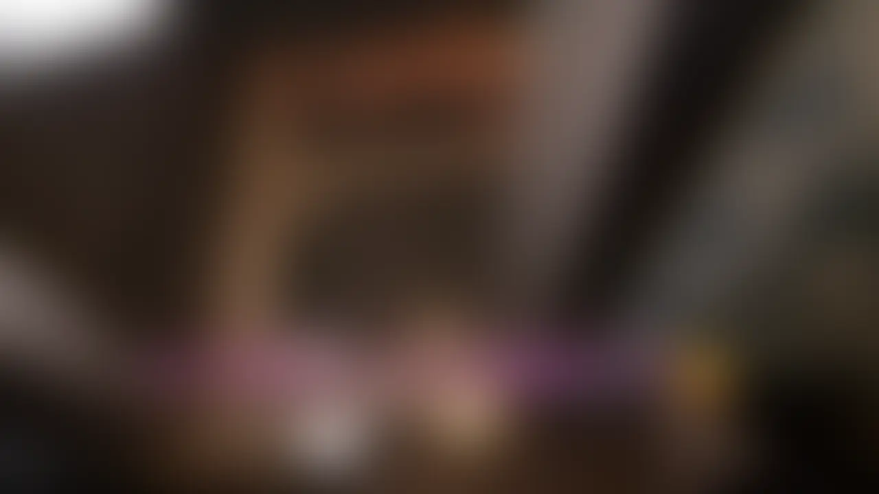 3部制動画ついに最終部🫶
寝起き岩盤浴で、、しちゃいました🥺
フォロワーさんとカメラマンさんとセフレくんとの濃厚3Pプレイの後は、もうめちゃくちゃぐっすり眠れて最高の夜だったから翌日は満たされた気持ちで目覚めたの💓
お部屋に岩盤浴がついてたから朝一番にゆっくり入ってたら、、
セフレくんが入ってきて、フォロワーさんを連れてきてくれたの😳
びっくり!でも昨日ほぐされてたからあそこがまだうずいちゃってて、、こんなご褒美があっていいんでしょうか?
まずはフォロワーさんにおもちゃや触手シートで遊んでもらい、頭を壁に固定されて鬼イラマも💦💦
そのあとフォロワーさんとセフレくんのおち◯ぽ様に挟まれて、性欲処理係全うできました🥰
サンプルだけでもこの日の空気感やエロさが伝わるから絶対見て欲しいな〜😘
こんなにたくさんセックスできて使ってもらえて、むには本当に幸せなマゾメスです🫶
次のおち◯ぽ旅行はどこへ行こうかな?
どこに来て欲しいかリプで教えてね✈️ (2/2)