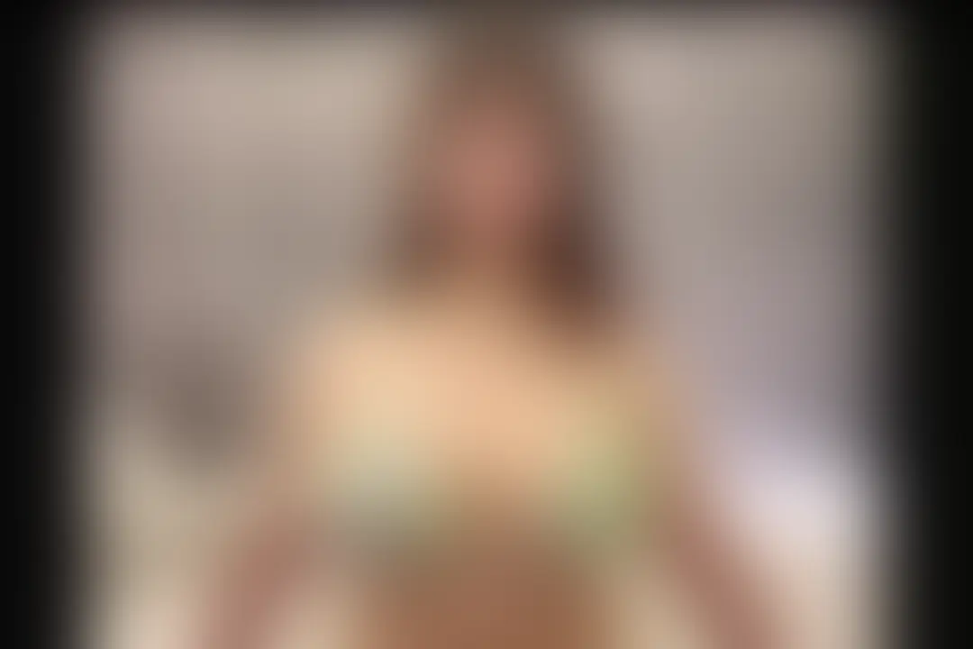 長編動画90分♡
---
【プラチナ会員様以上向け動画】🎥

水着撮影会中にカメラマンさんから
色々とお触りされた記録です💦

水着を裸させて色々と触られたり
舐められたりされました🥰
徐々にスイッチが入っていきます…

カメラマンさんから初めて
『授乳プレイを撮りたい』と言われて🤭
カメラマンさんそんなプレイが好きなの？
やったことないけど…
母性が溢れてくる感じが新鮮でした♡
カメラマンさんもカワイイかった💖

そしてそのままオッパイの舐め合いっこ💕
カメラマンさん乳首感じるんだって🤭

舐め合いっこから
オッパイを弄られたり、舐められたり♡
そのままフェラさせられたよ💦
こんな体勢でフェラしたの初めてかも…

フェラの後は私が攻められました
手マンにクンニで逝っちゃた💕
凄く気持ちよかったです🥰

そしてカメラマンさんと合体♡
しかもゴム無しで💦
正常位や寝バックというのかな？
オッパイが大きく綺麗に見える体位を
模索しながらのエッチは気持ちよかった🥰

最後は、中出しされちゃった…
『中出した』と言われ『イイよ♡』と言っちゃった💦
本当はダメなんたがらね🤭 (2/2)
