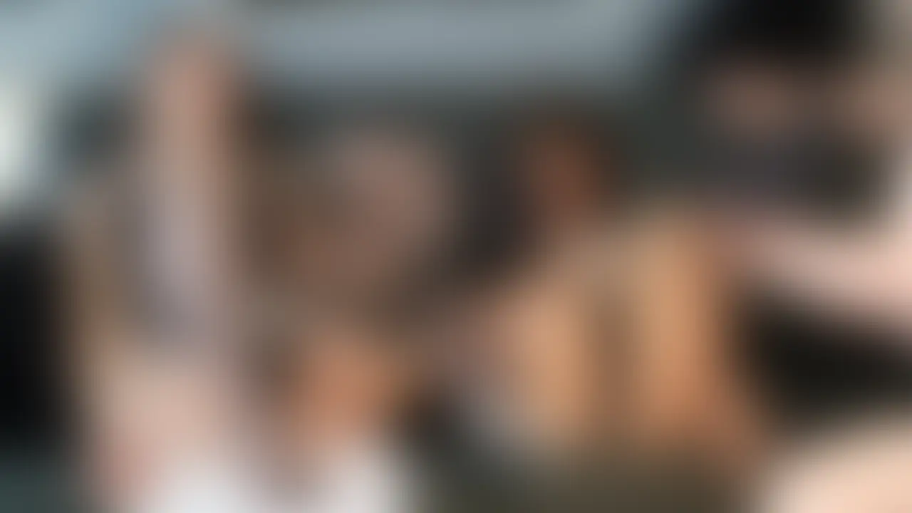 [Cocoacoa スワッピング希望のカップルさんと生々しいセックス Part 1]
こちらは顔モザイク有りになります。

私達の動画を見て、私の夫の巨チンで奥様が突いて欲しいと言うカップルさんから申し出がありまして、スワッピングした時の映像になります💖💖
緊張してる美人奥様を、ひたすらに焦らしまくる夫(美人奥様は濡れまくり💟)
私もお相手の旦那様に焦らされ過ぎて、下着の上からじゃなくて直接さわって欲しいとおねだりしてしまいました😆
夫とお相手の旦那様の超絶Gスポット刺激&クンニ責めで、最後は美人奥様と私のダブル絶頂(激しい痙攣アクメ)が見られます✨✨✨
Cocoacoaではこんな活動もしております💓 (2/2)