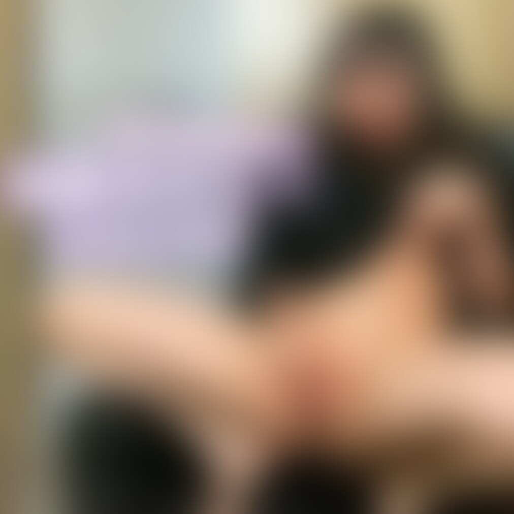 【エッチな動画を観ながら漫喫オナニー♡】
興奮して途中から扉開けちゃった...♡
※えっちな字幕付きです♡ (2/2)
