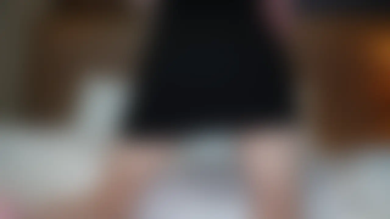 今日はおしり派のみんなに朗報💎
全編おしりにフォーカスして撮影してみたよ🍑
オイルでテカテカにしたお尻を至近距離で観察しちゃってもいいよ💕
ましろの好物デンマでクリオナしてたらカメラマンさんがディルド入れて手伝ってくれた😂
おしりフリフリしながらましろが気持ちよくなっちゃうところ見届けてね😘 (2/2)