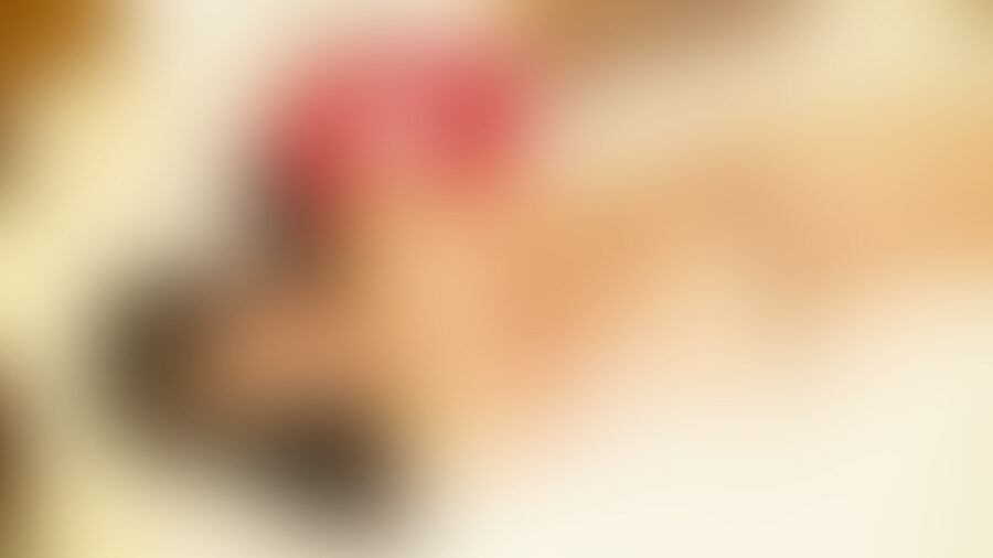 アクメの瞬間 パイパンちゃんの秘密⑤ 白銀モニカ
そこには、あるべきものがありません。
そこは、ツルツルしていて、ぷにゅぷにゅしています。
そこは、ちょっと熱くなっています。
そこは、ちょっと湿っています。
そこの真ん中にまるで紐のようなパンツを食い込ませます。
すると、さらに熱くなってきます。
そして、透明な雫がにじみ出て、さらに深く食い込んでいくのです。
これはある意味、全裸よりエロいと思います。 (2/2)