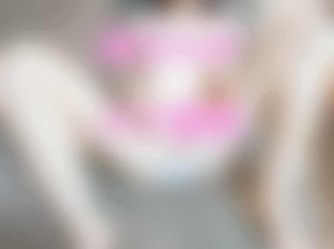 奥さんのオナ動画を撮影したので載せておきます😍
実は、今回初めて知ったのですが、奥さんはクリよりも違うところが気持ちいいらしいのです😆クリにほとんど触ってなかったので聞いてみたら発覚しました🤩
でも、クンニのときはしっかりクリでイクんですが😆
今度から、クリ以外も気持ちよくしてあげようと思った出来事でした😆
ということで、動画を見てもらえたら奥さんがどこを触ってるかわかりますのでぜひ見てみてください😆
いいねもよろしくお願いします! (2/2)
