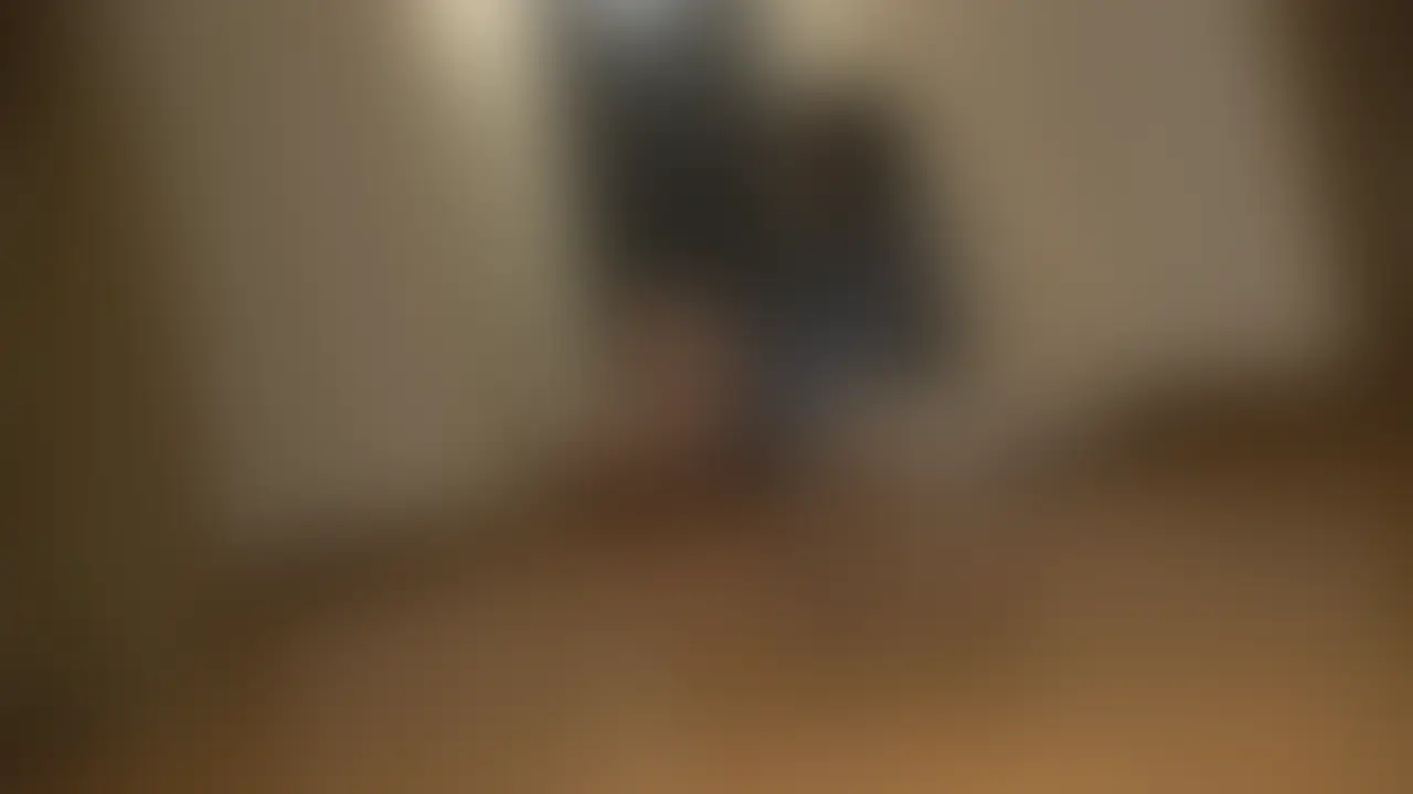 都内で美容系の会社を営んでる女社長に容赦なく中出し。
歌舞伎町でしがないホストをしてる者です。
ホストに来る客って、若い小娘からオバさんまで様々なんですが、たまに妙に色気のある女がいるんですよね。
恐らくアラフォーぐらいの大人の女だと思います。
落ち着いていて色気があって、ついでに金を沢山持ってそうな。
今回、撮影に成功した女がまさにそれでした。
なんか都内で美容系かなんかの会社を経営をしてるらしくて。
僕のような雑魚ホストがまともに口説いても無理そうでしたが、そういう時は飲ませるだけです。
アルコールを摂りすぎたせいか、手マンでだらしなく潮を吹いてましたね。
こうなるともう、社長だとか金を持ってるだとかは全く関係ありませんねww
最後は、女社長のトロトロに濡れたオマンコに濃厚なザーメンを注入です。
この優越感、マジでたまらねぇっすよ。 (2/2)
