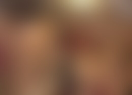 この子は20代前半でアパレル系の会社に勤める女の子でした。
あどけなさの残るかわいい顔立ちをしていて年齢以上に若く見えてしまいます。
真っ白な肌にスレンダーな体型で美しい身体付きをしておられました。
まずはいつも通り背面をオイルたっぷりでマッサージしてあげます。
座らせて後ろから入念にお胸のマッサージ。
恥ずかしそうに手でお胸を隠されておりましたが、マッサージの説明を受けて恐る恐る手を外してくれます。
背後からかわいらしい乳房の乳腺に沿ってお胸をゆっくりと揉み込みながら揺らして老廃物を散らしていきます。
仕上げに両方の乳房の形を整えるようにゆっくりと揉み込みながらコリコリに硬くなった乳首を指先で擦るようにして刺激してあげます。
仰向けに寝かせてからさらにお胸の形を整えつつじっくりと揉み込んでいくと気まずそうなお顔をしながらもグッと耐えているようでした。
鼠径部の際どい部分に指を這わせてマッサージしてあげながら少しずつ指をアソコに近づけていきます。
指先が股間に近づいていくにつれて明らかに動揺していくのが分かります。
言うべきか言わざるべきかのギリギリのラインで悩む女性を感じるのは興奮します。
大陰唇の縁でゆっくりと円を描くように指を這わせていると時折目をギュっと瞑って快楽に堕ちまいと我慢している様子がうかがえます。
紙パンツの中に手を突っ込んで直接股間に触れてみる、びっくりするほどにぐっちょりと愛液が滴っておりました。
オイルと愛液でぐっちょりと湿ったクリトリスをゆっくりと撫でてあげると初めは驚きと戸惑いの様子でしたが、すぐに呼吸が荒くなり淫靡な吐息を漏らし始めてしまいました。
我慢しても漏れ聞こえてしまう喘ぎ声に腰をがくがくさせながら感じているようです。
膣内に指を深く挿入し同時にクリトリスを擦ってあげると「ダメぇ!!イっちゃう!!イっちゃうぅ!!」といやらしく叫びながら絶頂に至ってしまったようでした。
かなり性欲が溜まっているようで、その後も腰を浮かせて何度も激しく絶頂しておりました。
優しくキスをして硬くなっている○○○を彼女の口元に近づけてみると、戸惑いながらもぱっくりと咥え込んでくれます。
ここまできたら私も最後までお付き合いしなくてはなりません。
「ダメです…ダメです…」と言いながらも奥まで○○○を挿入してあげると腰を浮かせて快楽に溺れてしまっております。
心ではダメだと思っていても身体では激しく感じてしまっているみたいで、奥を擦るようにして突いてあげるとすぐに中でイってしまいました。
騎乗位では自分から腰を動かしながらも「エロくないですぅ…」と自我を保とうとしておりましたが、激しくピストンしてあげるとすぐに快楽の坩堝に堕ちていってしまいます。
バックでも何度もイカせてあげてから、最後は正常位でお恥ずかしながら大量の精子を彼女の身体中に発射してしまいました。 (2/2)
