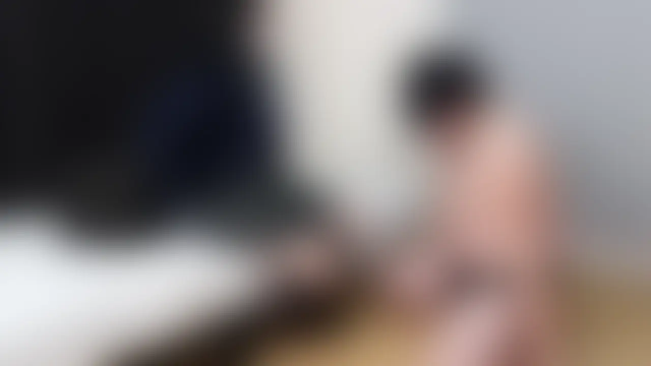 あかりちゃん足舐めと寸止め手コキ責め
あかりちゃんの後半です
M男に足を舐めさせ
手コキで何度も寸止めします
あかりちゃんのドSな責めが堪能できます。 (2/2)