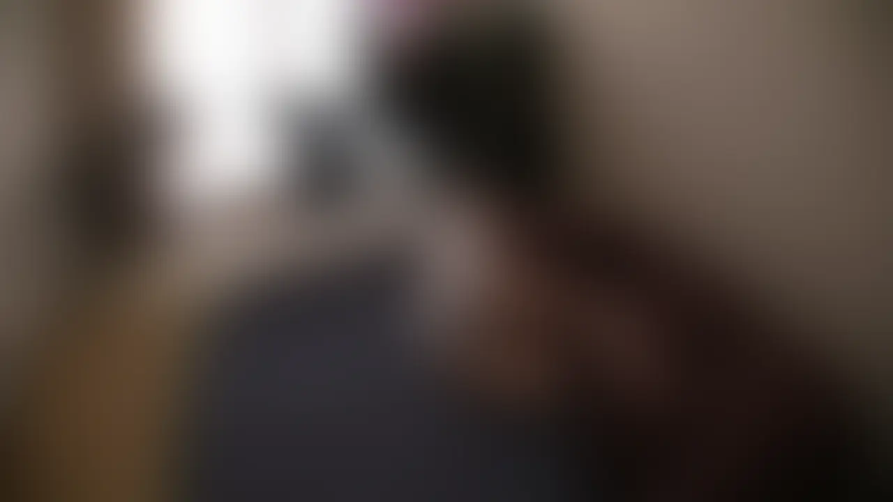 使用済みのコンドームをくわえるスケベな嫁です。
また嫁の動画をしたので、こちらにアップしますね。
今回も前回と同様に2部構成になっています。
前半は、寝ている嫁にイタズラしているところです。
ウチの嫁は寝るのが趣味と言っているぐらい
いつも休日は昼までぐっすり寝ているんですよ。
しかも暑がりなんで、寝るときはいつもシャツにパンツ姿で。
掛布団は寝ている間に蹴っちゃうから、隣で寝ているオレは
いつも風邪をひきそうになります。
この日も嫁より先に目が覚めて、横目で嫁の姿を見てたら
やっぱウチの嫁ってエロいカラダつきだなと思って。
起きなさそうな感じだったので、カメラで撮影しておきましたよ。
シャツをまくって巨乳をまさぐったり、パンツをずらして陰毛を出したり、
お尻の穴を広げたりしています。
パンツにうっすらとシミが見えると思います。
寝ていてもマンコって濡れるんですかね?
調子に乗って、軽くマンコを触っていたら嫁が起きだしちゃったんで
カメラを慌てて隠しました。たぶんバレていないと思います。
後半9:30~は嫁とセックス中にカメラを取り出して
撮影しようとしたら、また顔を隠されまして。
この前の目隠しフェラの時のことを引きづってるみたいです。
カメラを止めるように言われたので
「セックスするのやめる?」って聞くとそれは嫌だと。
ウチの嫁はホントにセックスが好きなんですよ。
マンコを激しく突いていると、
嫁の巨乳とデカ尻が揺れ動くのがめっちゃ興奮するんです。
ウチの嫁はホントにマンコの締まりがいいんです。
あまりに気持ちよすぎて、精子を大量に出しちゃいました。
そのうちナマでもセックスすると思うので
その時はまた撮影してこちらにアップさせてもらいますね。 (2/2)