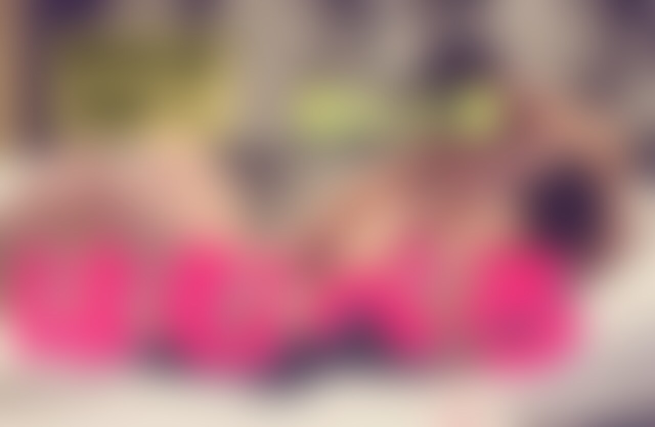 『素人人妻NTR動画 はむぺろ💜』
part2(ショート)
お風呂からあがって、イチャイチャタイム
ゆっくりと、火照った身体をいじられてとろとろになっていきます
持参したデンマをあてがわれ、気持ち良さに悶えてしまいました
お礼に私も彼のおちんちんにご奉仕💜
ねっとり舐めて硬くしてもらいました
旦那の見ていない所で、お相手さんとイチャついているのは旦那に刺さりまくったようです(*´艸`) (2/2)