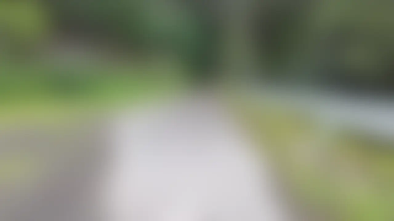 昼の道路で露出！ sample 1
