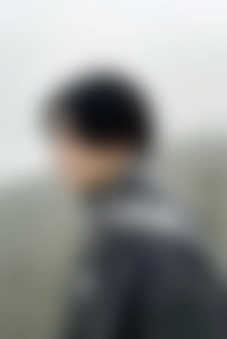 国宝級イケメンの俳優の卵くん。こんな爽やかなのにムラついたら一人で個室に入ってオカズ片手にデカマラでオナニーしまく... sample 1