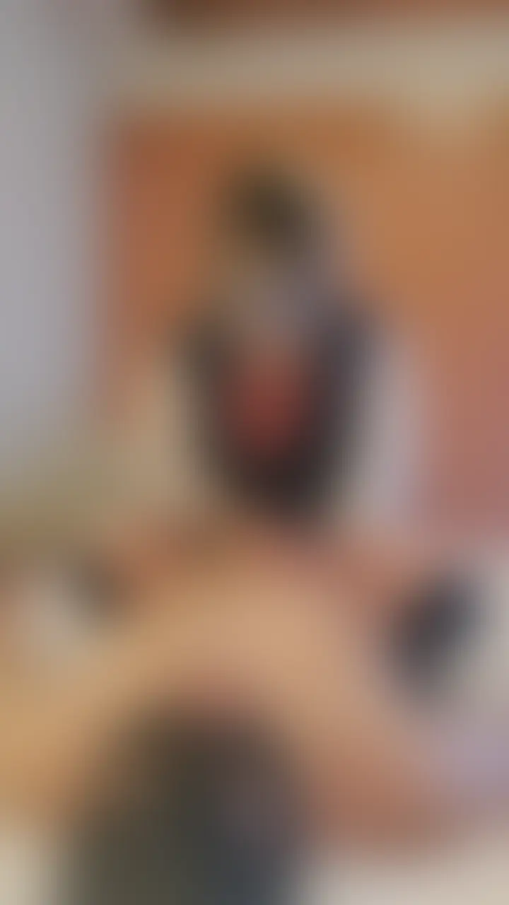 ゆずきお嬢様の密着絞めです。
真上から見下ろされて徐々に手に力が込められる。
意識を残したままふわふわとした気持ちにさせるべく甘い声で囁き続けます。 #制服 #圧迫 (2/2)