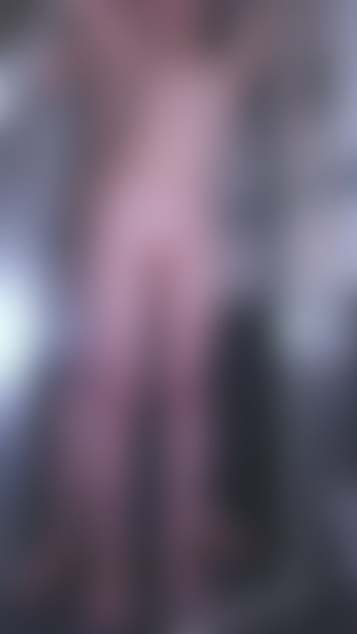 お風呂場に個室があってガラス越しの立ちバック🥺
耳はもちろんだけど肩とか首も舐めてもらうのも大好きなの🫠💗
後ろからって相手の顔が見えないから余計にドキドキしちゃう〜🥺❤️
身長低いけどその分ちんちんが奥まで刺さって本当に震えながらイッちゃった🫠 (2/2)