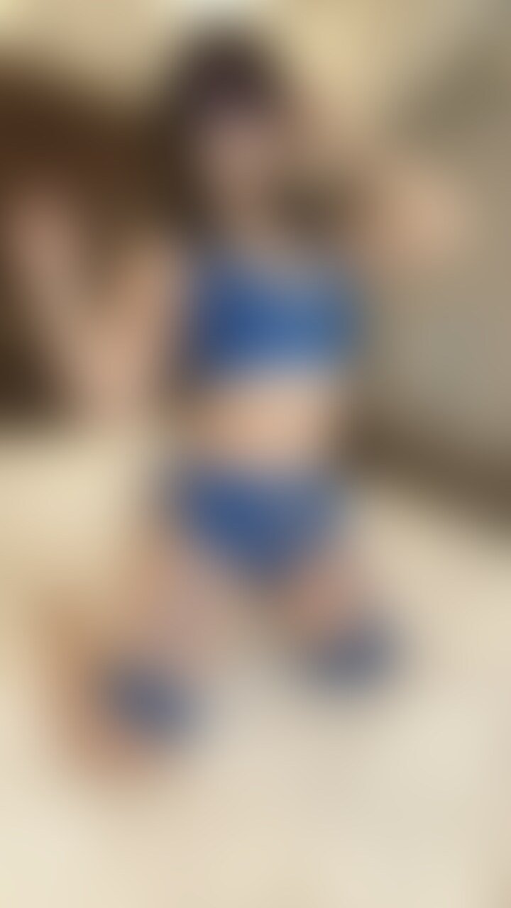 今回の主演は、地下アイドルで活躍中の20歳の女の子
5回目の出演です。
今回は、自分が用意したというエロい体操着で登場です。
衣装もエロい。
ではでは、第5章スタート。
乳首をツンツンし始めれば、ねっとりまん汁が出てきましたよ。
ローションを塗ったかのようなあそこをかき回せば、
皆さん期待のお潮がぴゅっ、ぴゅっ。
さぁ、今回も、脱水を起こすまで、吹いてもらいますか。。。。
出ちゃう~、やめて~
何回叫んだことか。
といいつつ、気持ちいいから吹いているんですよね。
そろそろ、限界を迎えたところで、今度は自分が気持ちよくしてもらう番です。
この女の子、後ろから突かれるのが大好きでね。
声のボリュームがマックスになるんです。
隣に聞こえちゃいますよ。 (2/2)