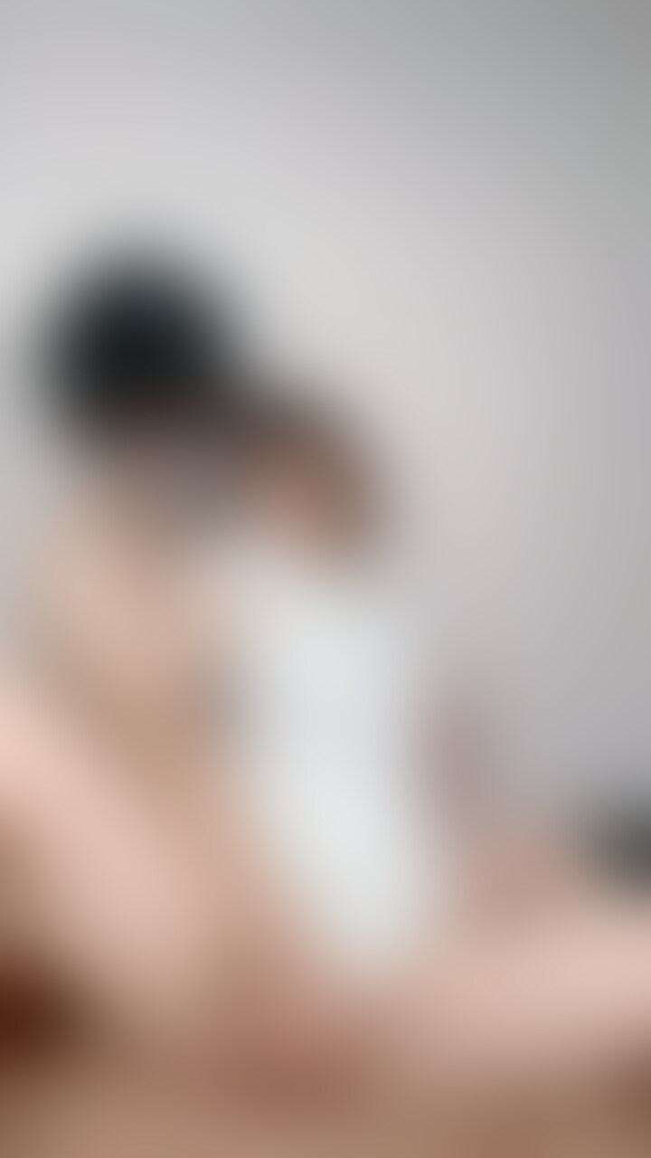 ノーブラ純白ドレスの美少女のおっぱい揉み揉み&手マン
とろける様に感じながら姿勢が崩れていくのがとってもエロいんです! (2/2)