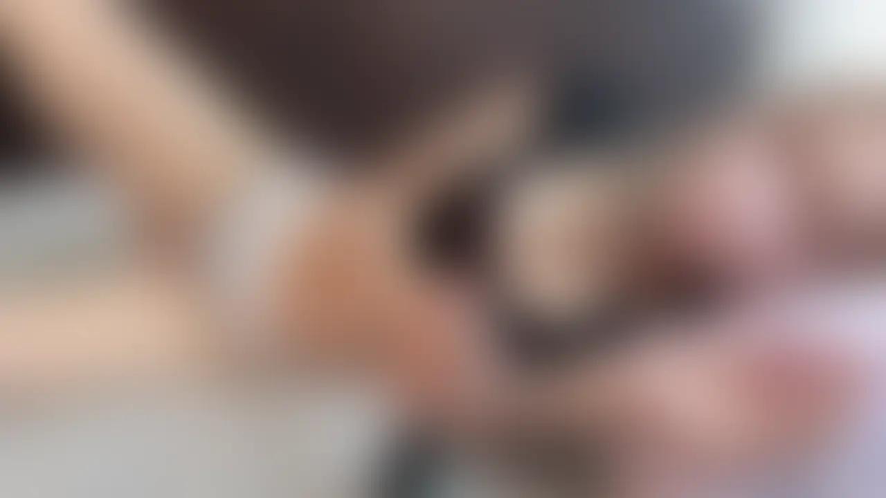 【寂しくて…毎晩ひとりでしてる自撮りオナ】
一緒に気持ちよくなれる人、ほしい…
最近、夜になるとどうしても寂しくて、
つい毎晩ひとりで触っちゃうトコちゃんの
リアル自撮りオナニー動画です。
ギャルっぽい雰囲気そのままで、
ベッドの上でスマホ片手に
こっそり気持ちよくなってる様子を撮ってみたよ ( ^ω^ )♡
ひとりで我慢できずに指が止まらない
息が漏れちゃう
カメラ意識しながらのギャル自撮り
“オナニー”“ギャル”“自撮り”が好きな人には
絶対に刺さるやつ…♡ (2/2)