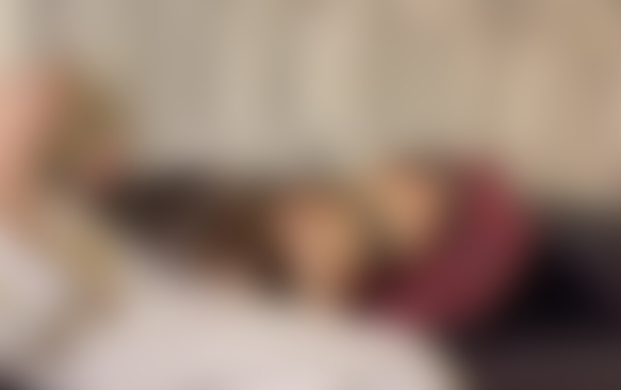 おちんちんプランの別視点ロング動画🥰
おもちゃをアソコに入れながらフェラ♡
まずはおちんちんの匂いを嗅ぎながらイって
我慢出来なくなってカリの匂いが濃いばしょを丁寧に舐めとって美味しくてイったり
おちんちんを喉奥で感じてイったり
フェラしながらおちんちんをおま○こに入れる想像してイったり
おもちゃでイきまくって
もうイけないって言ってるのにおもちゃをさらに強くされて爆イきしたり…///
おもちゃの操縦を相手に任せるの
支配感あって大好き🤍🎀𓈒𓏸 (2/2)