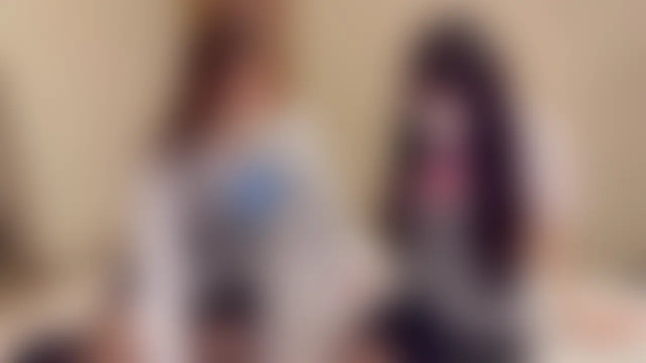 【禁断】ダブル黒ストで濃密レズえっち💓【看護師まゆ×ゆりか】
美人な先輩にじっくり責められたら…
キレイすぎてムラムラが止まらなくて、こっちがおかしくなりそうだった🥹💓

ストッキングもビリビリに引き裂かれて、
足裏から胸、おまんこまで優しく焦らされて…
触れ方がやらしくて、何度もビクッてしちゃう💦

恥ずかしいのに気持ちよくて、最後は電マでイかされちゃいました…💋
快感と羞恥が混ざる、ドキドキ止まらないレズシチュ動画です✨

後半は黒ストッキングでの
ノーカットライブ配信と
ちょっとだけオナニーです🩷 (2/2)