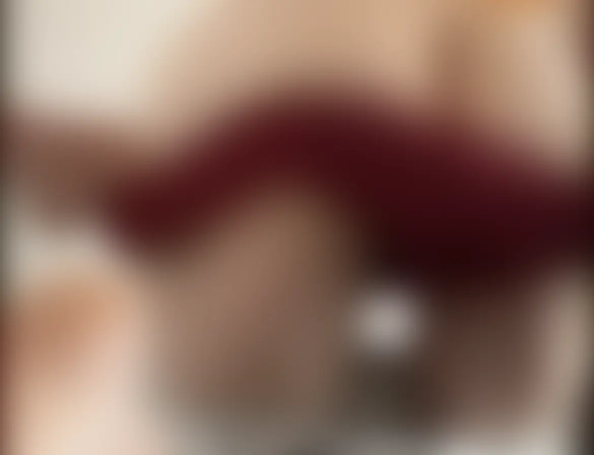 人妻せいな🍼母乳「ムラムラしてふいに寝起きで撮ったお尻🍑 おパンツの跡がついてるのも愛してね♡🤭」の投稿サムネイル