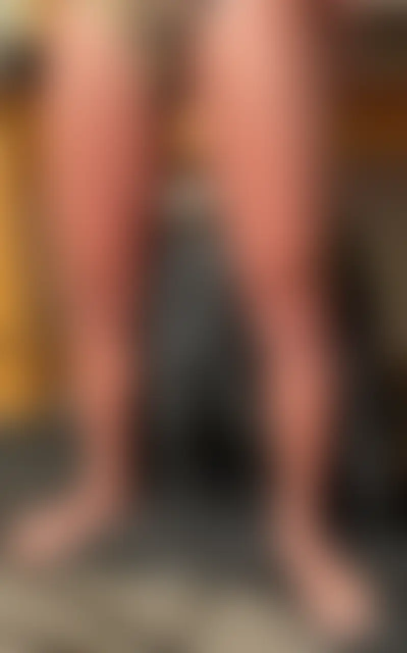 『ホテルの部屋に閉じ込められて、3人の男たちに完全に支配される 』 sample 1