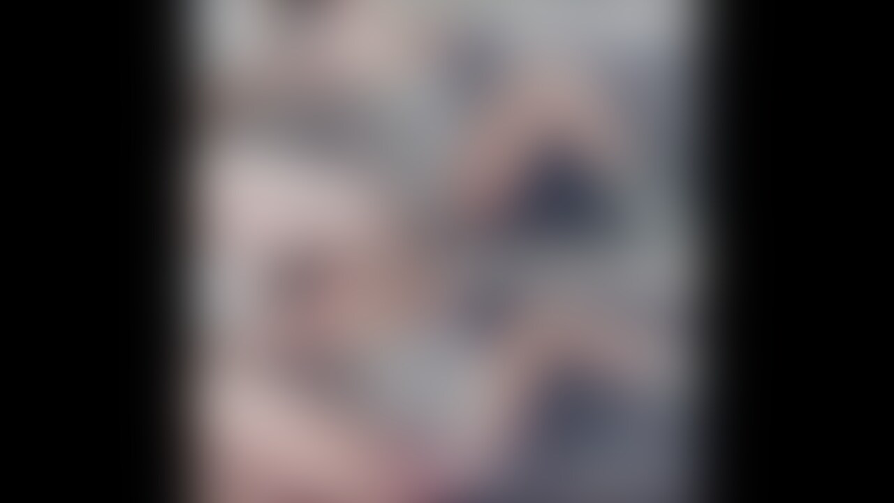 後ろから乳首カリカリされてお漏らししちゃうお○○○さん(ᐢ. ̫.ᐢ )
おもちゃも使って本気で気持ちよくなっちゃってます、、、 (2/2)