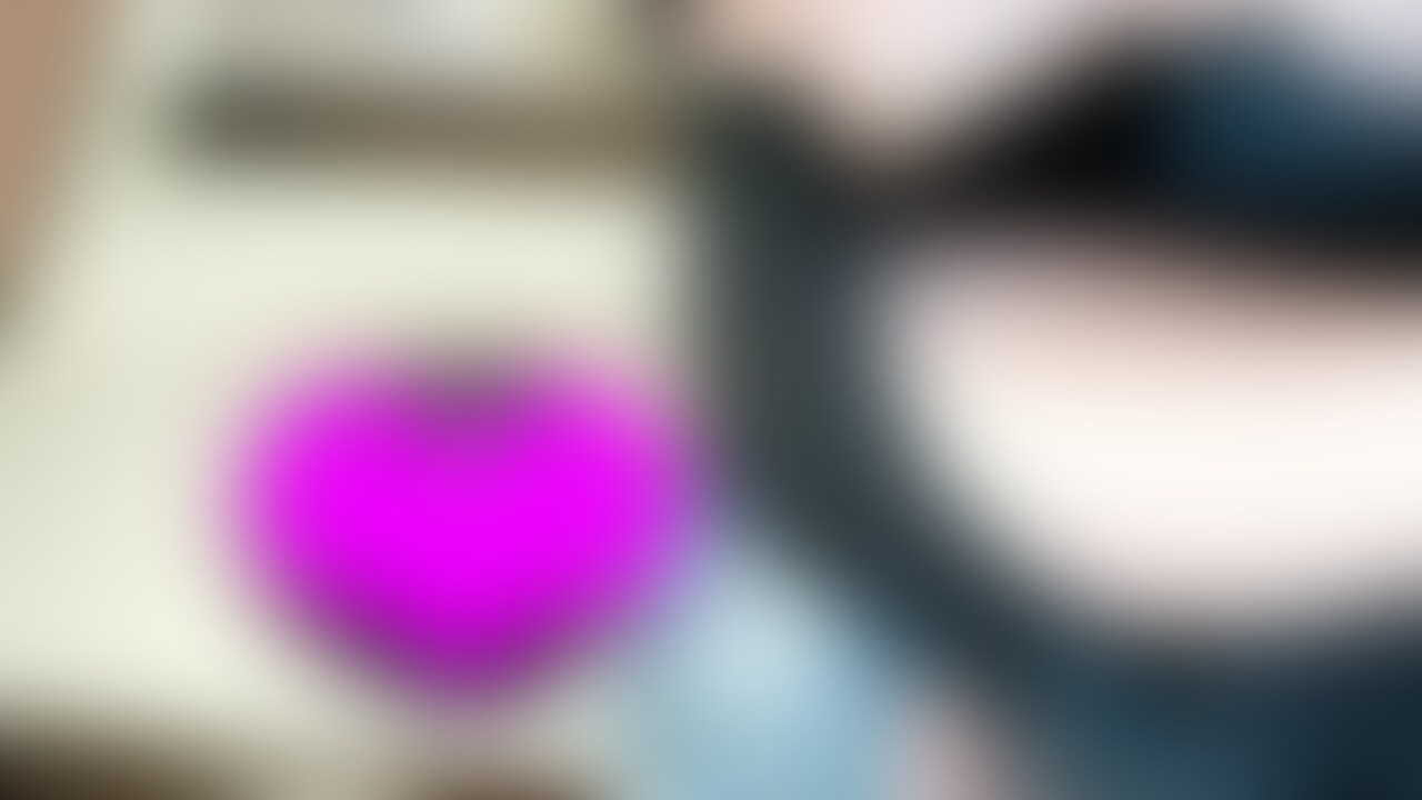 翼ちゃんのネットカフェで私物の靴を舐めさせたり顔面踏みつけたり２最終章
翼ちゃんとネットカフェでプレイ！ネットに集中している足元でとにかく
靴底を舐める舐める。
普通の女の子が、くつろいでいる最中の何気ない日常の１コマの中の
フェチぃ映像です、汚れた靴底がどんどん濡れていきます。
時々踏み付けたり、足元を確認して靴底をさらに差し出したり、M男には至福の
時間です。 (2/2)