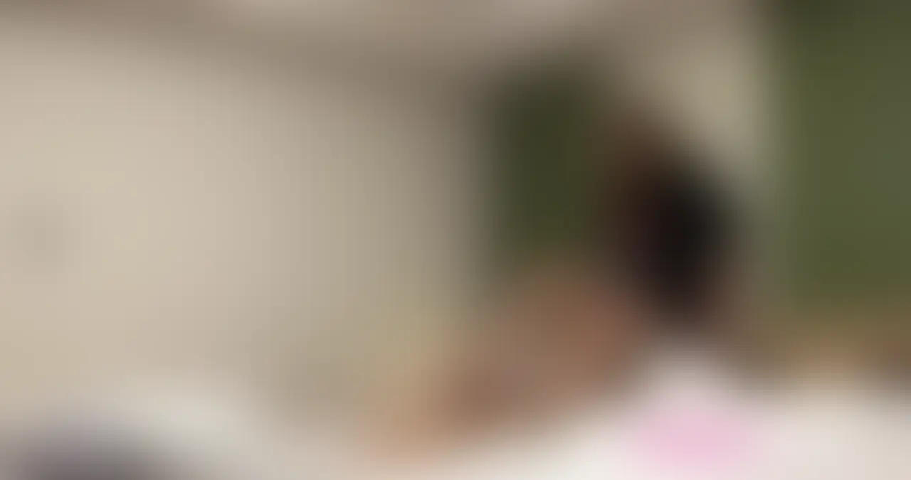 可愛い系しずちゃんの足コキ動画パート4です!私服でひたすら足でち〇こをコキ続けていただく動画です。 (2/2)