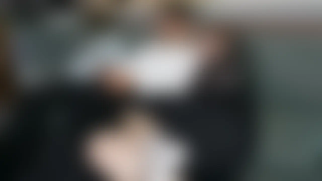 ゲーム中にフェラしてくる人妻に連続膣内射精
ゲームしてたらムラムラしたぴくにゃんがいたずらフェラ。お返しに動けなくなるくらいハメ倒してあげました。 (2/2)
