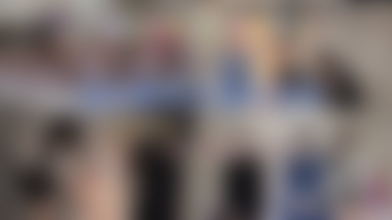 【特典映像30分超追加 3人の激よわちゃん同士を集めてくすぐりパーティー】
1周年企画として特別なことやりたいと考えてみました!
みいな&ららに続き、伊織もえ似のききちゃんを加えてリア友の激よわちゃん同士のくすぐり合いサバイバルくすぐりパーティーを開催!
※今回は私はカメラと進行に専念しており、彼女らのアドリブでくすぐり合っています。 (2/2)