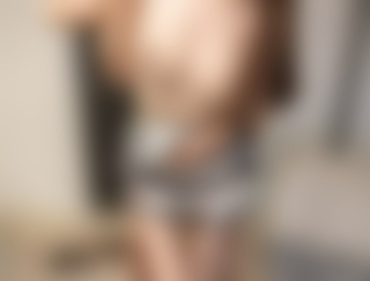 めっちゃかわいいコスプレ姿の奥さんに後ろから入れてる動画の後編です😍
奥さんもめっちゃ感じてます🥰
かなり奥さんの喘ぎ声が入っているので音量注意でお願いします🥰
この動画も10分あるので結局前後編で20分になってしまいました😆
色んなアングルから奥さんのエロいところを楽しめます😍
この動画もワンコインで置いておきますのでみなさん見てもらって奥さんへのコメントといいねをよろしくお願いします😆 (2/2)