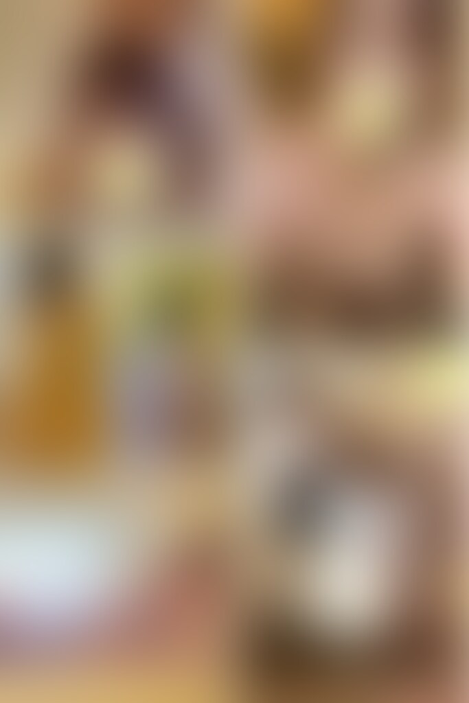皆様こんにちは。
いつもありがとうございます。
今回は「【伝説復活】ドスケベIT系巨乳巨尻ナイスバディOLと変態生ハメSEX」になります。
まさに約半年ぶりの再会。
私の中ではレジェンド化した変態お○○○さんとまたもや生ハメSEXをしました。
今回は杭打ち騎乗位もあり、前回同様エロいセリフをいいながら、デカ尻、デカパイを盛大に揺らしてSEXをしております。
最後は立ちバックでぶるんぶるん揺れる巨乳を見ながら生中出し!!
このクラスの肉体のオンナに生中だしできる喜びはすさまじいですね。
よろしくお願いいたします。 (2/2)