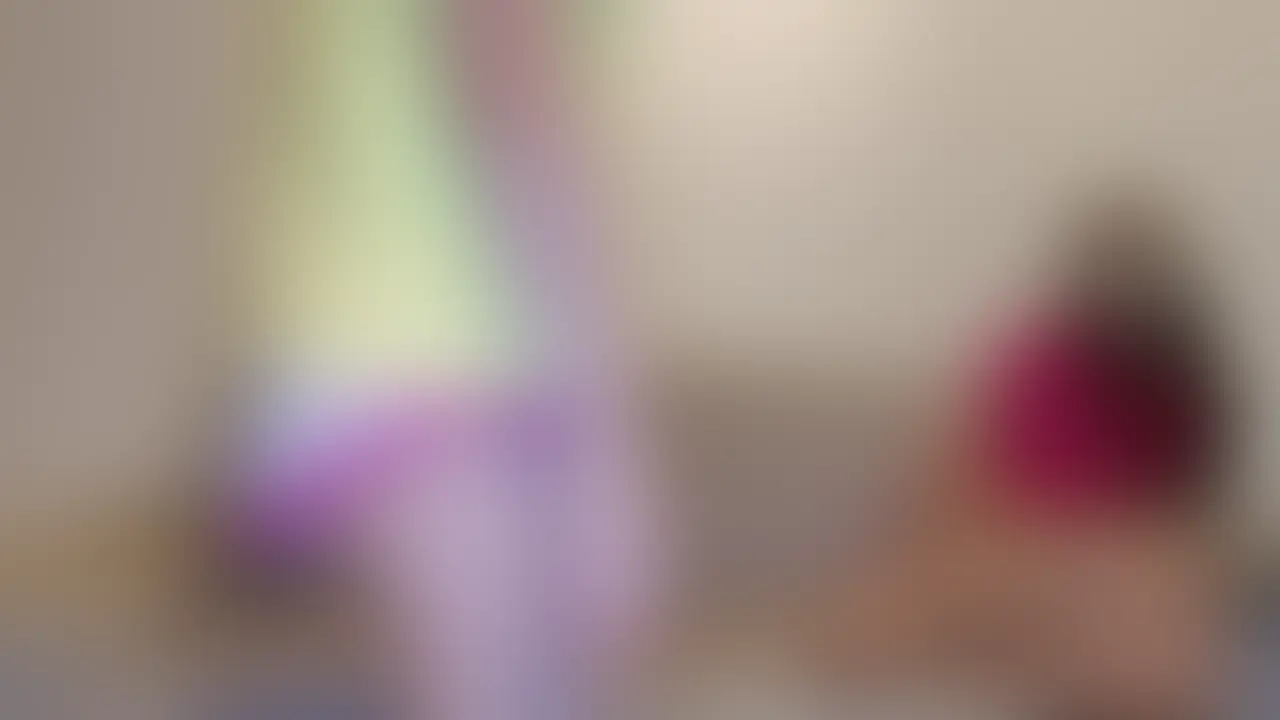 3人組のいきなり始まるホストシチュでのおなら嗅がせ合いです。
編集しててもこれほど笑ったのは無いかもしれないってくらい面白い。 (2/2)