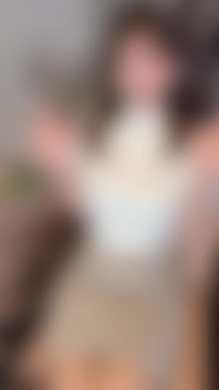 【クリ責めブラシと透明ディルドで…
止められないアクメ潮吹き🐳💦】
顔出し版⇨審査中です🙏
今日は新作のランジェリーを身に着けて✨
前回の投稿で紹介した
新しいピンポイント責めのバイブと
透明のディルドも登場するよ🙈💗
このピンポイトのバイブね、
色々アタッチメントを変えられるのだけど
今回はベロみたいなのと
歯ブラシみたいなのが、、、
しゅ、しゅごかった、、🥹
ゾクゾク、舐められてるような
撫でられてるような、、
不思議な感覚で
特にブラシのほうは
溝に細かいヒダヒダが入りこんできて、、
ジャストフィットの刺激??💦
ううう、おかしくなるかと思いました
最後はやっぱり中にもおちんちんが
欲しくなってしまって
オモチャとの2点責めをしながら
何度も絶頂を迎えてしまいました💦
【長編フル28分】
◾︎だいすきプラン→口元・雰囲気まで
◾︎らぶプラン→完全顔出しにてお楽しみいただけます♪
とっても素敵なランジェリーなのに
びちゃびちゃに汚してごめんなさい😣
【見どころ】
◾︎脚ヒールお尻パンチラ
◾︎だんだん広がるシミ
◾︎白濁本気お汁
◾︎ボンレスハムのお腹
◾︎ブラシシコシコ大量潮吹き
◾︎ドアップ丸見え挿入部
◾︎黒いあなーな…etc 🙈
今夜も一緒に
たくさん気持ちよくなれますように💗 (2/2)