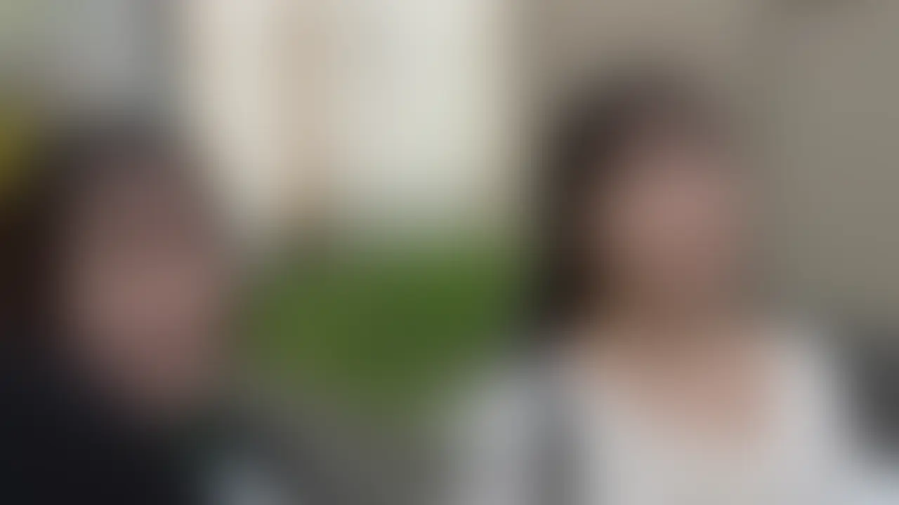 ムラムラしたからドMの女の子2人呼んで交互におなほにした後それぞれにたっぷり中出し
編集中にムラムラし始めたから知り合いの女の子何人かに連絡したら1人捕まってすぐ家に来てくれることに。その後また1人来れるって言うからお互いには秘密でその子も呼んで待ち合わせ。もう1人いることに2人とも驚いてたけどすぐに打ち解けてくれて一安心笑
一緒にシャワー浴びてもらってその後はそのままおもちゃでおなにーさせてそれを鑑賞。ワチャワチャ恥ずかしがってたけど気持ちよさにすぐ我を忘れちゃう変態な2人です。交互にキス、乳首舐めフェラをひたすらにさせ順番に生ち◯こを挿入。常時ま◯こを広げさせおなほ2つを眺めながら贅沢にも交互に生挿入。AVでエロいなと思っていた挿入→フェラを何度も繰り返し堪能した後はそれぞれに中出し。
昼間から贅沢な時間を過ごせましたが全く編集が捗らなかったです、、 (2/2)